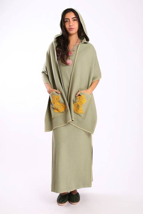 Hooded shawl in cotton blend faux cashmere with 2 patch pockets