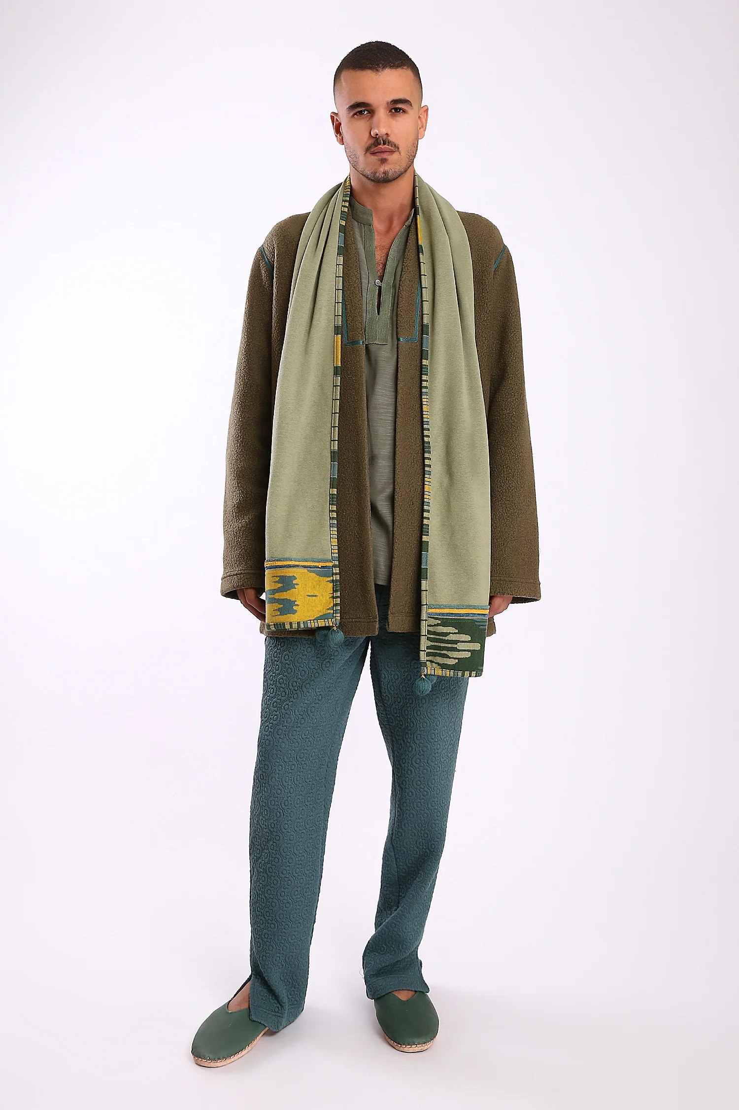 Jacket in faux fur with embroidery on the back