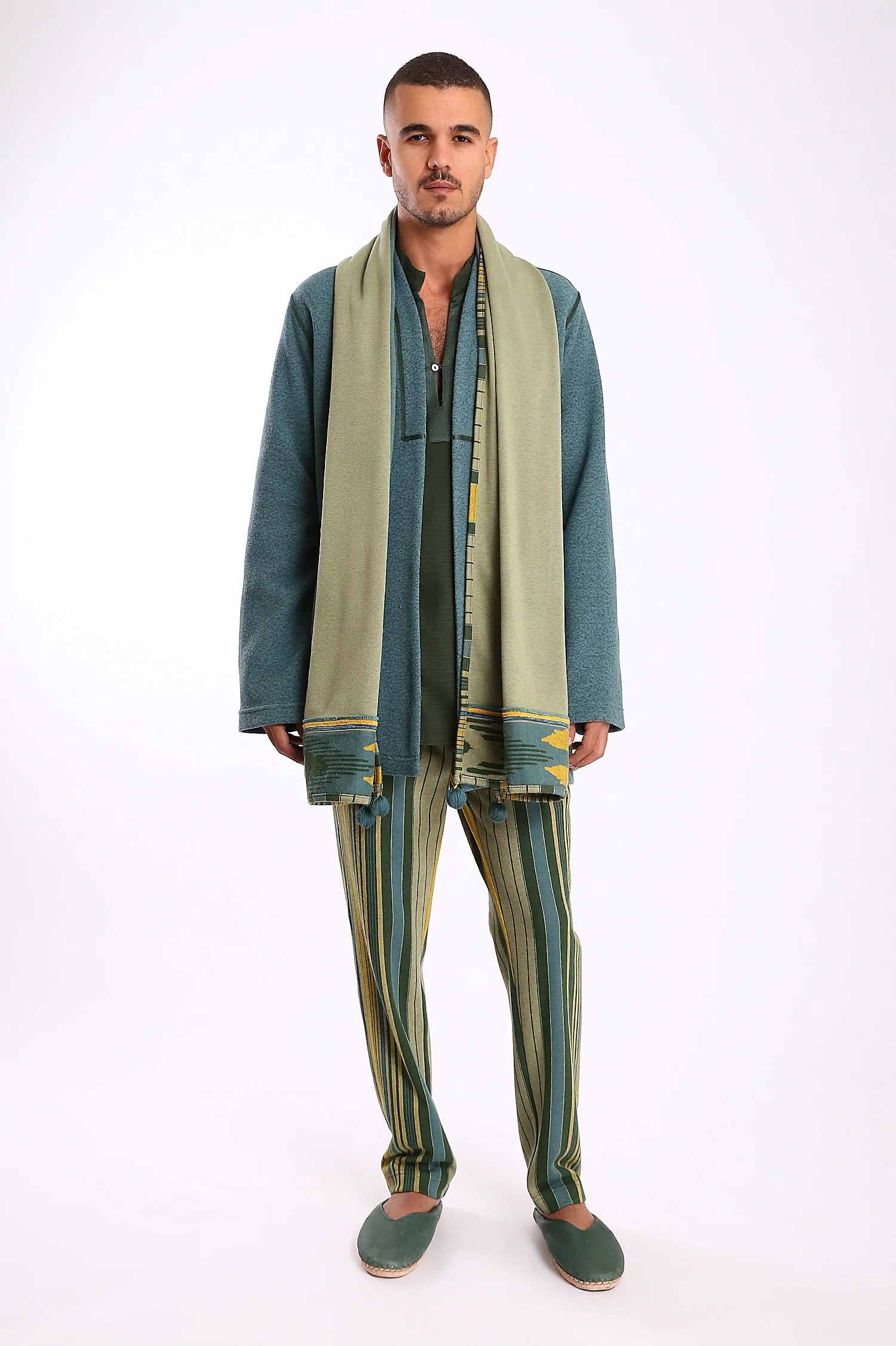 Jacket in faux fur with embroidery on the back