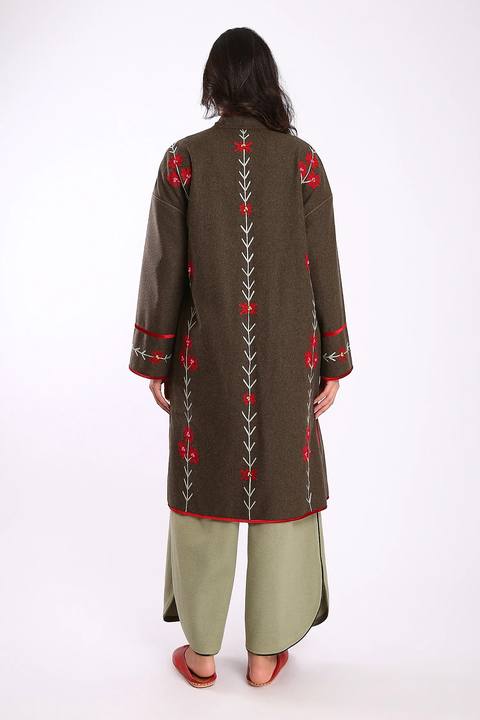 Short coat in wool with pockets