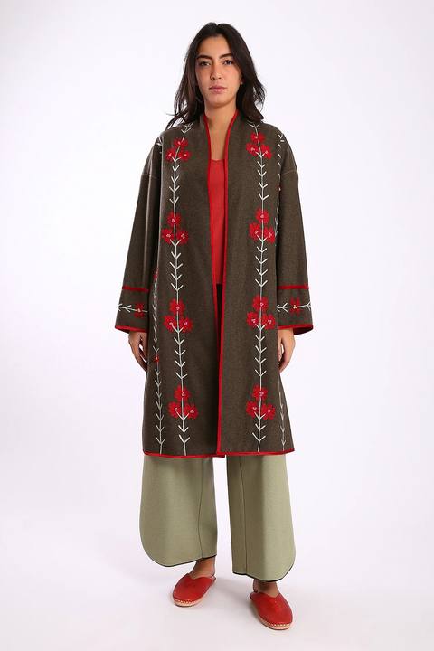 Short coat in wool with pockets