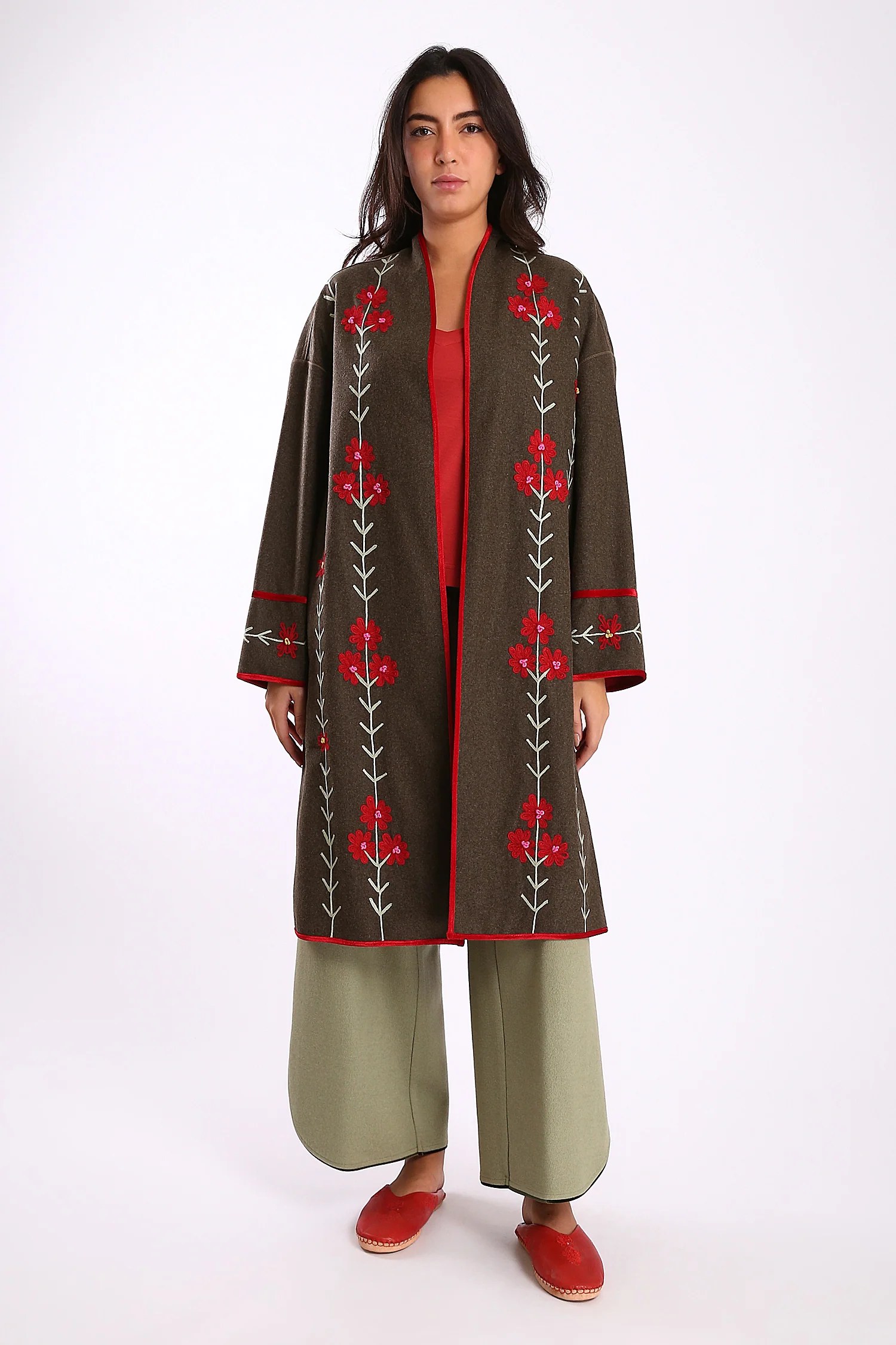 Short coat in wool with pockets