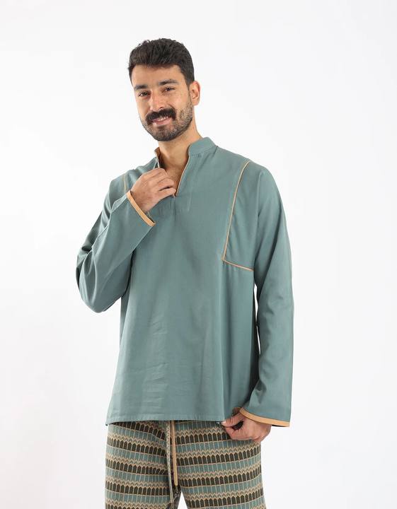 Shirt with contrast color trims