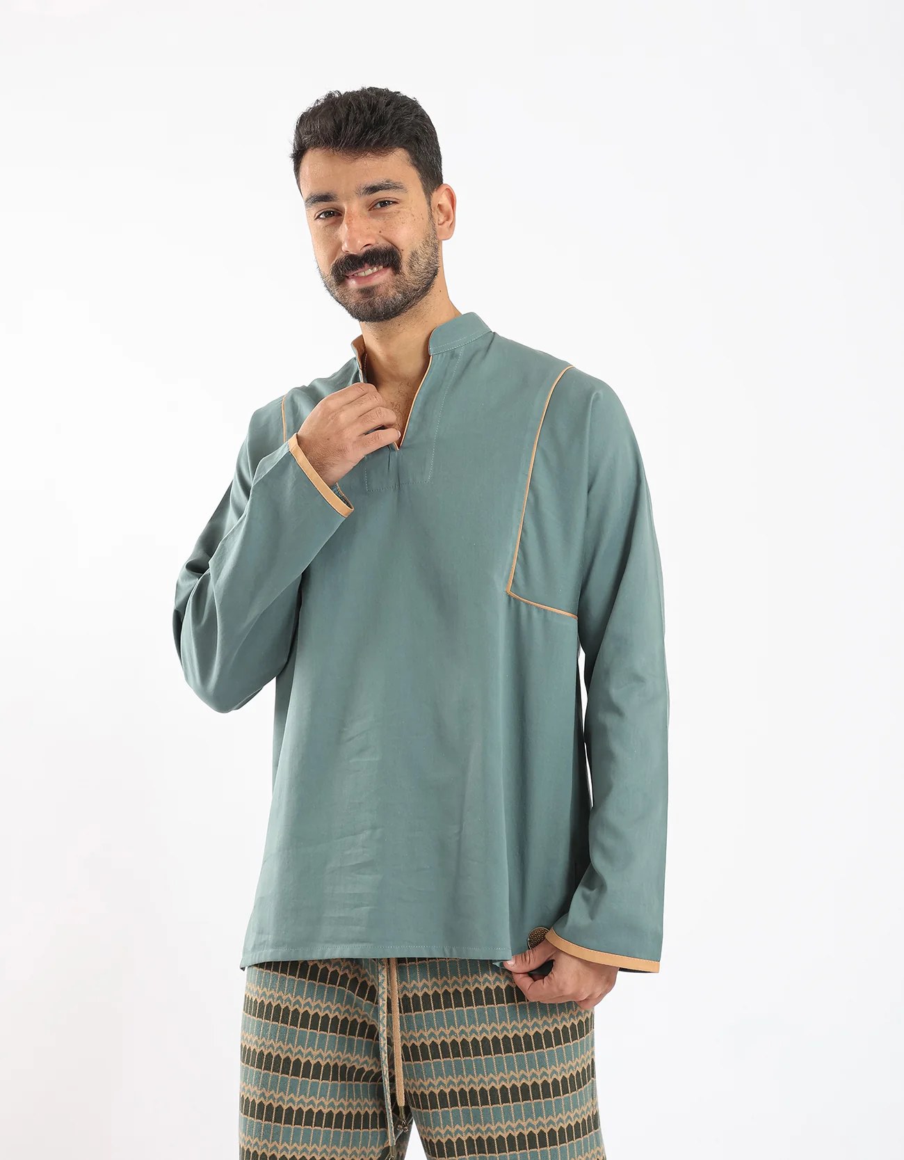 Shirt with contrast color trims