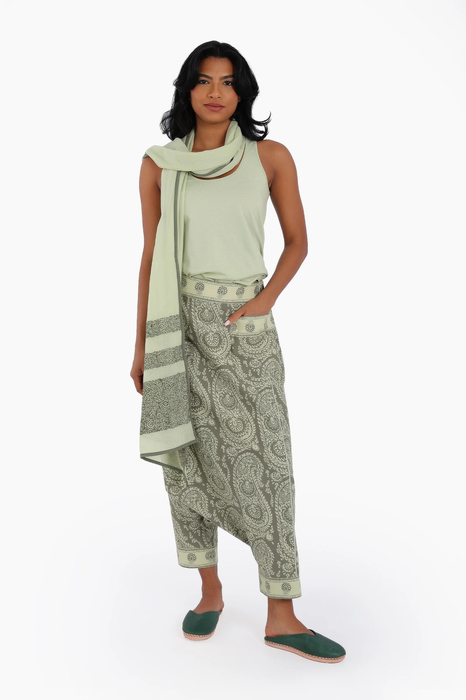 Harem printed pants with one pocket on the side