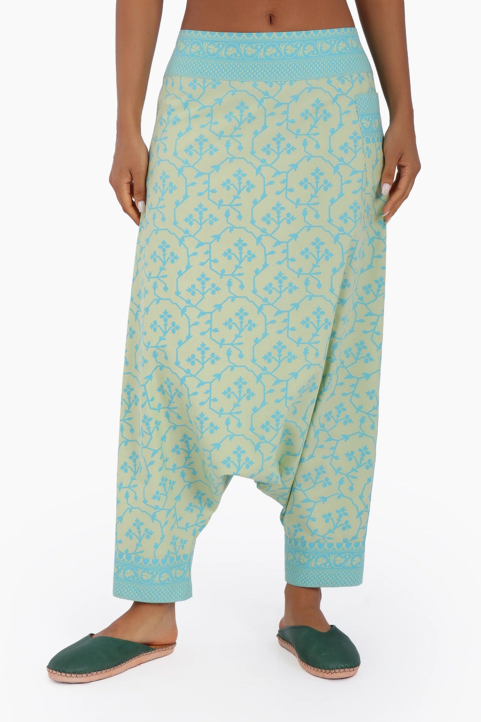 Harem pants in printed Egyptian cotton with one side pocket