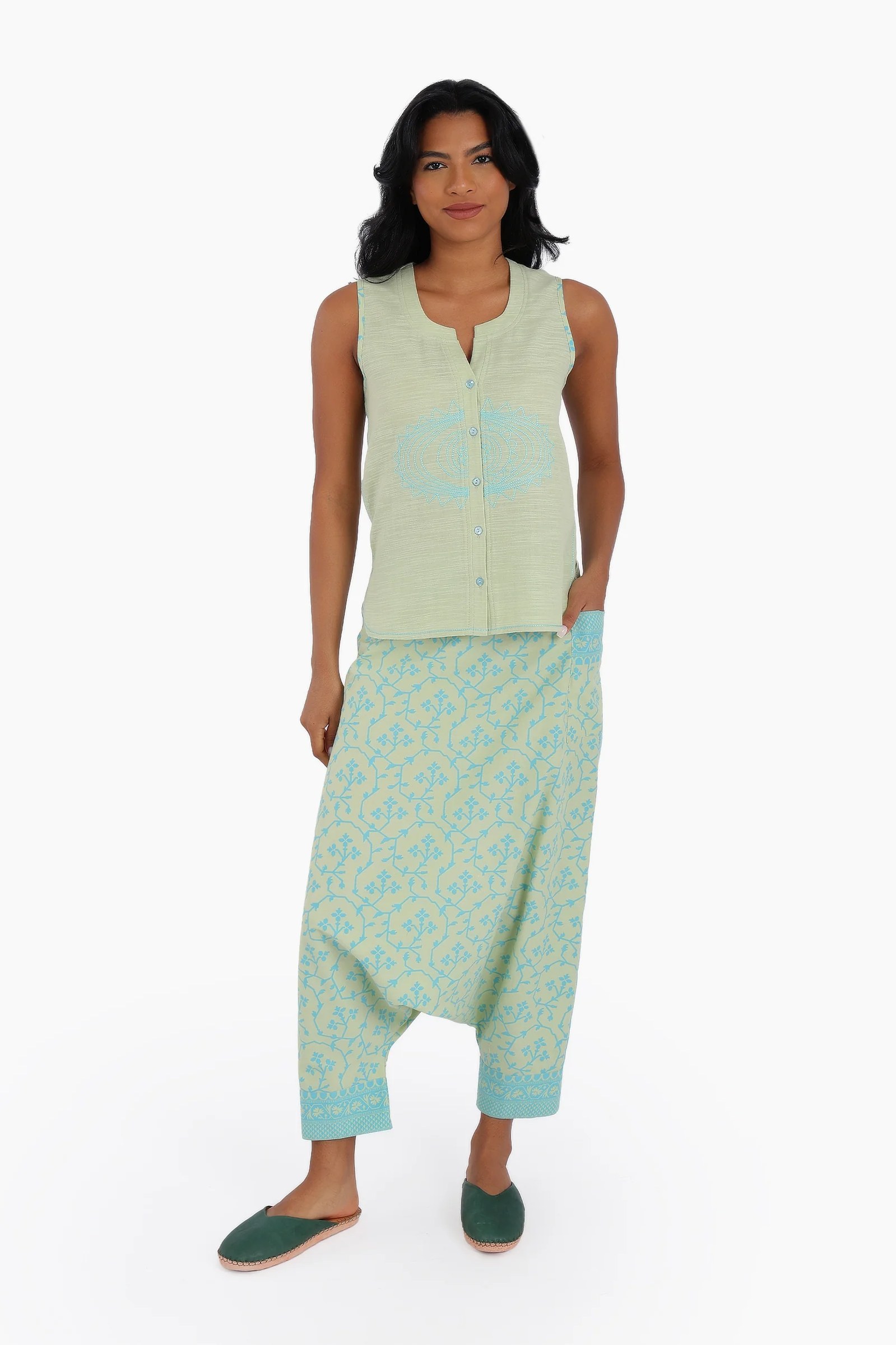 Harem pants in printed Egyptian cotton with one side pocket