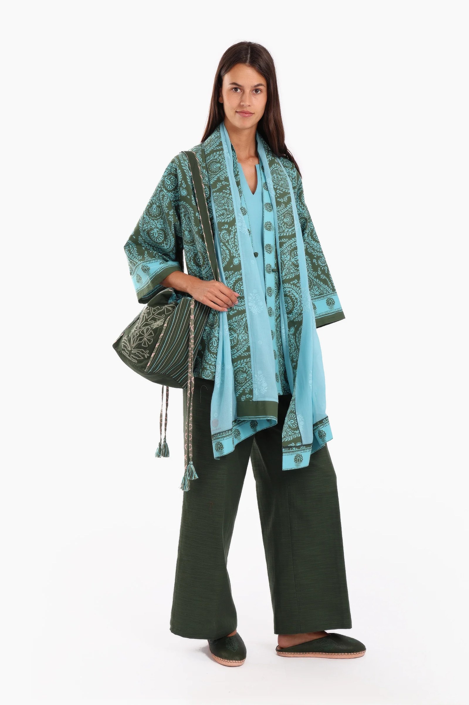 Loose fit jacket in printed cotton with side slits