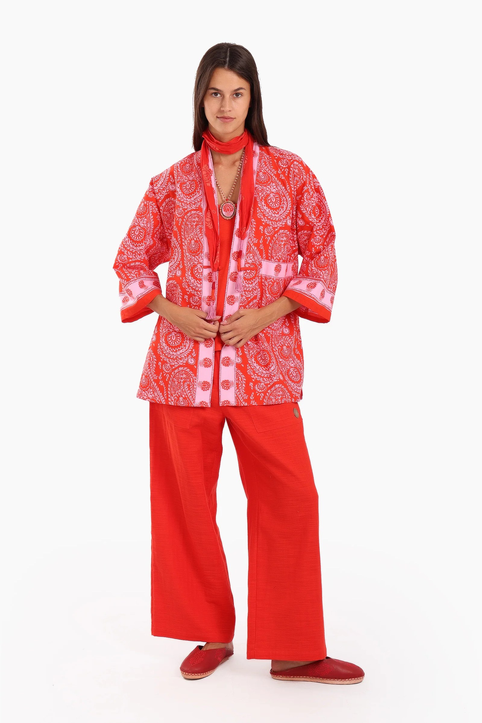Loose fit jacket in printed cotton with side slits