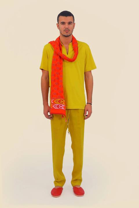T-Shirt in cotton with round neckline with front opening