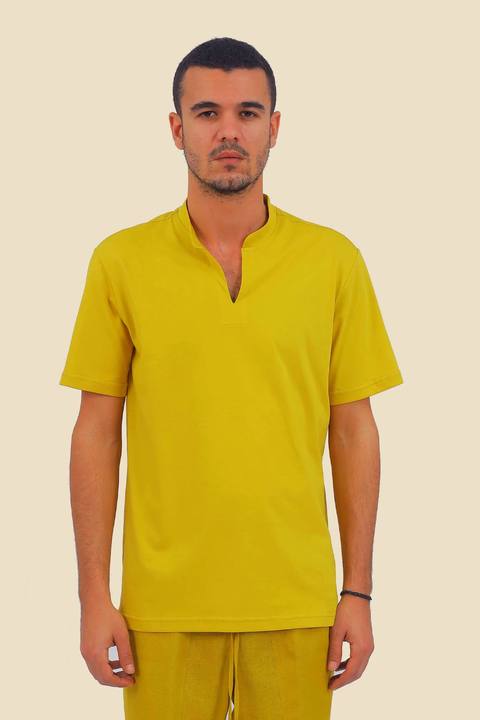 T-Shirt in cotton with round neckline with front opening
