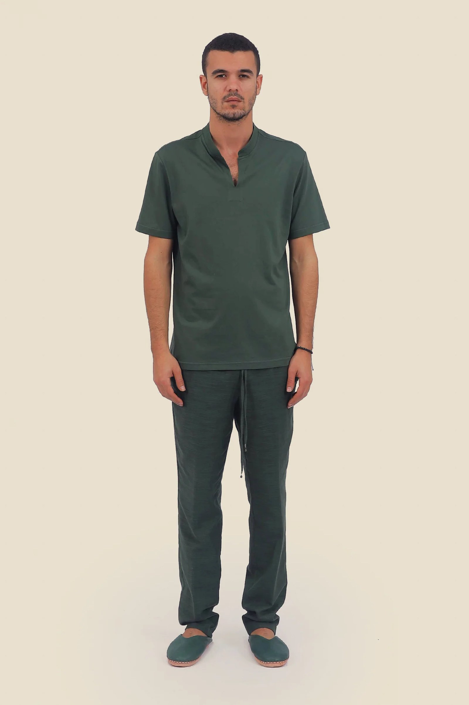 Straight leg cotton pants with elastic waistline and pockets