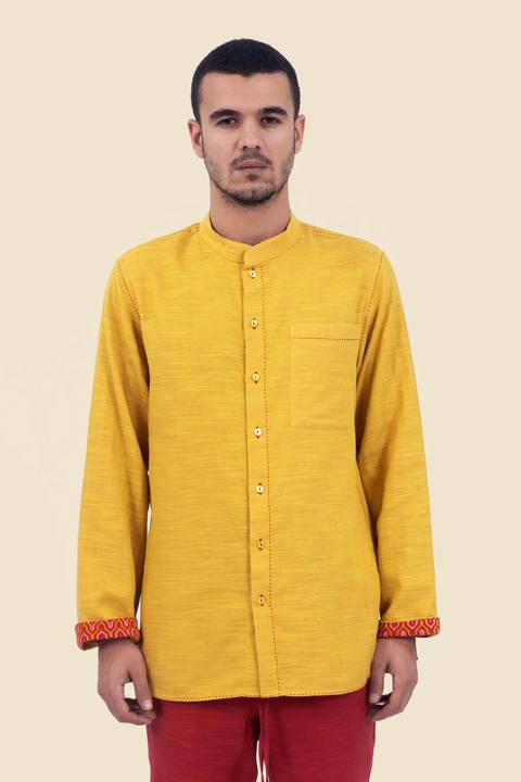 Shirt in cotton with contrast color stitching