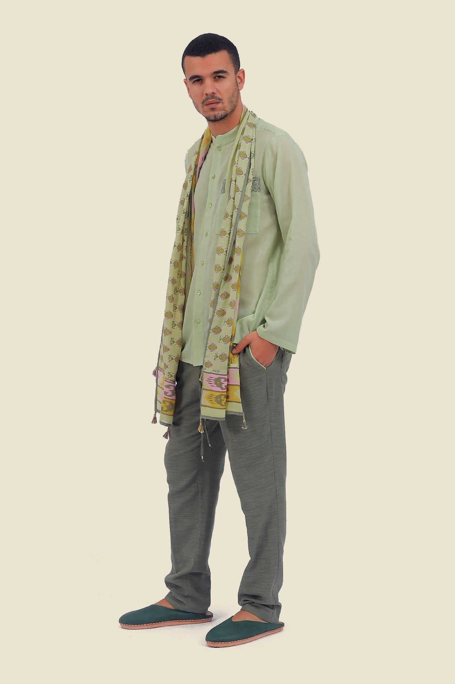Shirt in cotton with contrast color stitching