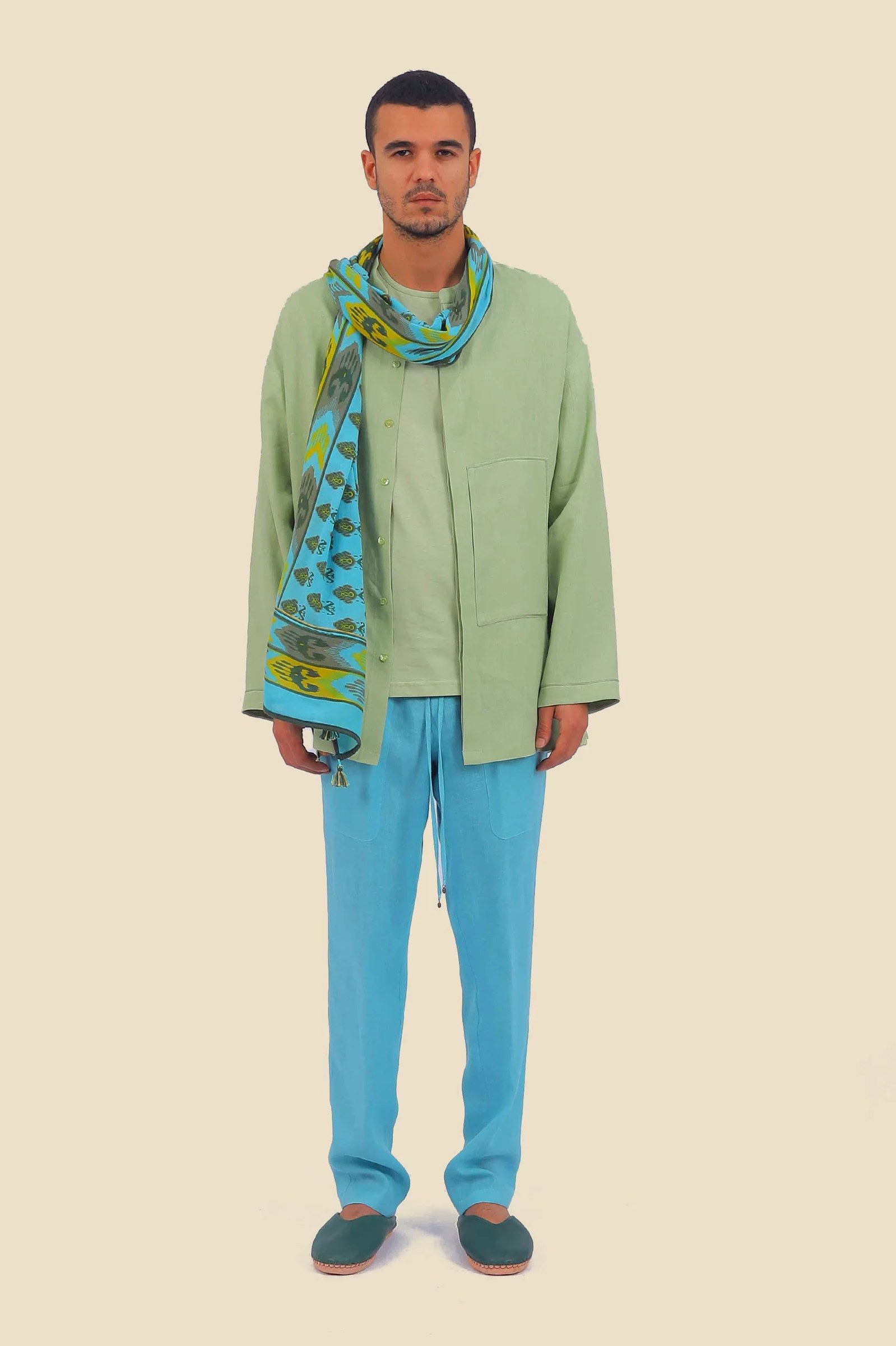 Embroidered shirt in linen with button down