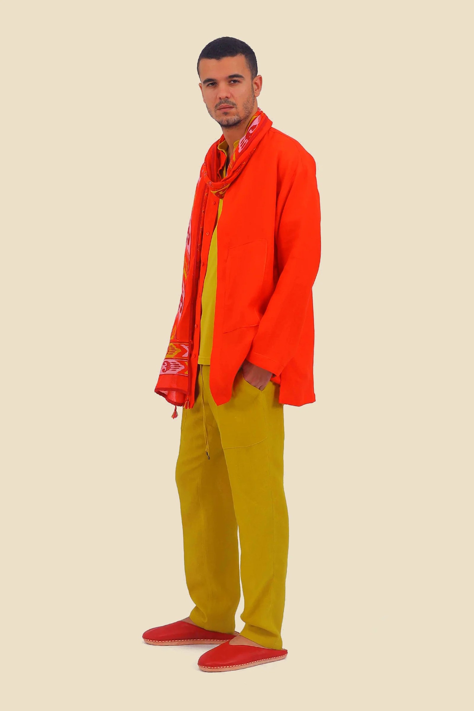Embroidered shirt in linen with button down