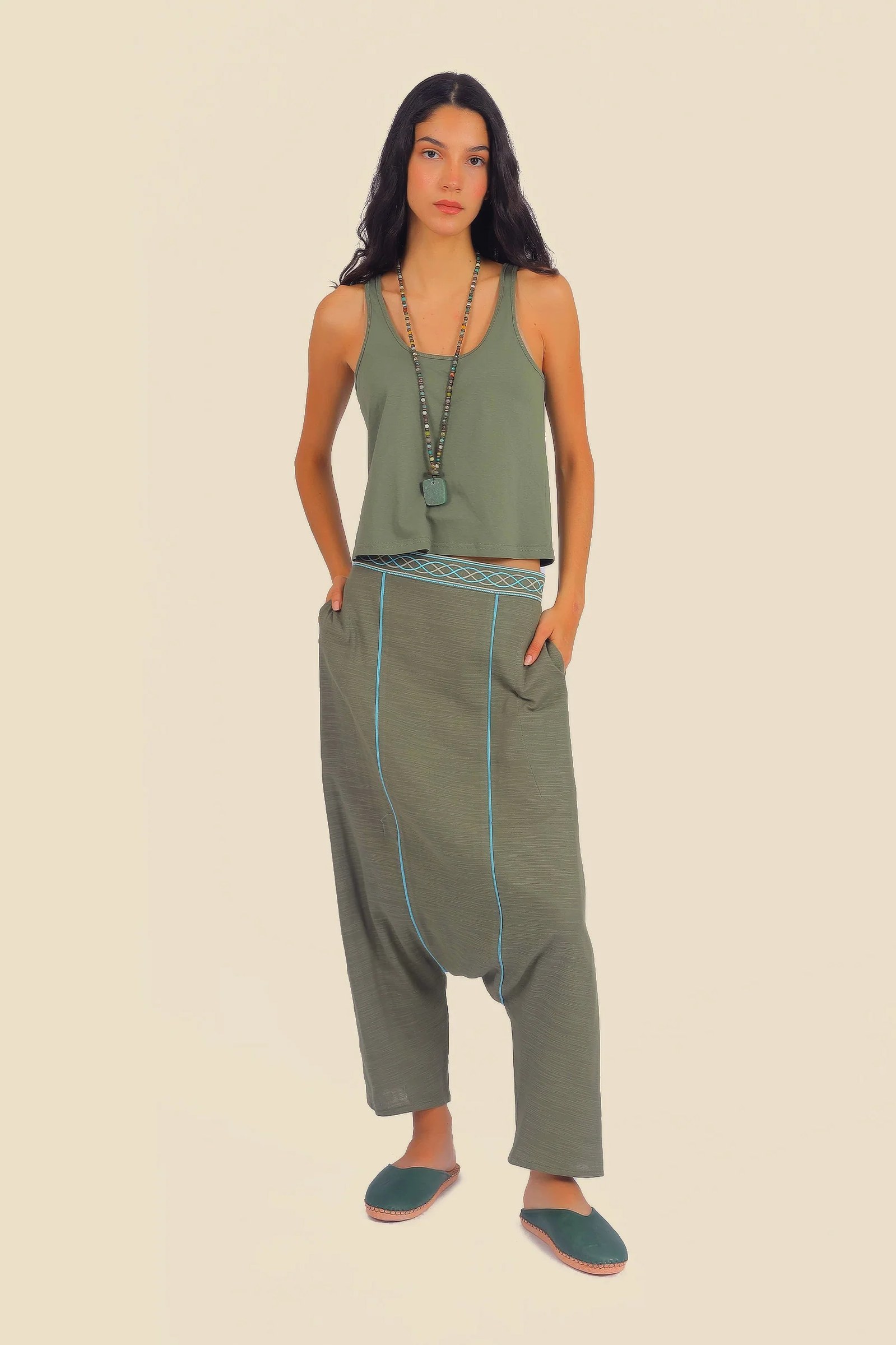 Harem pants in cotton with embroidered waistline