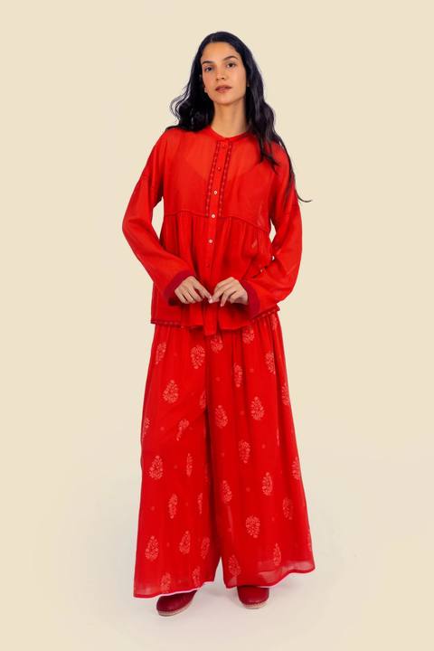 Shirt in voile with button down and round neckline