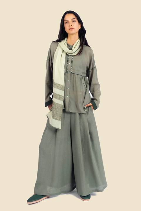 Shirt in voile with button down and round neckline