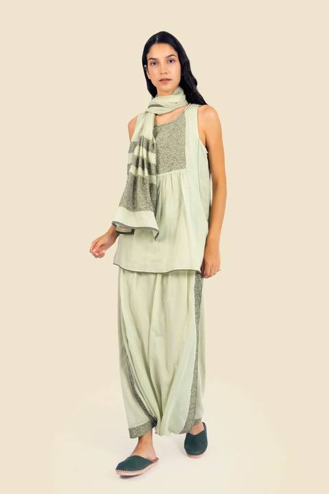 Sleeveless embroidered top in cotton gauze