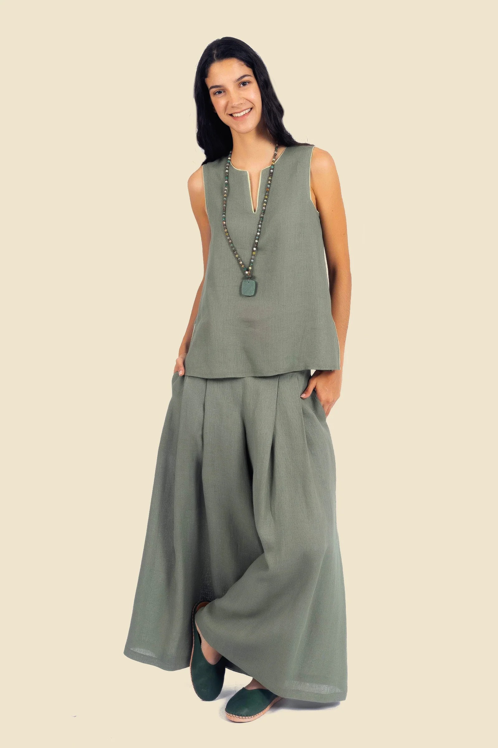 Sleeveless top in linen