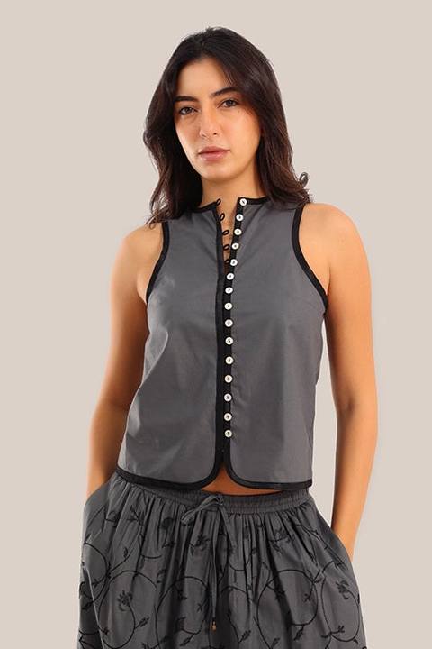 Short sleeveless round neck cotton vest