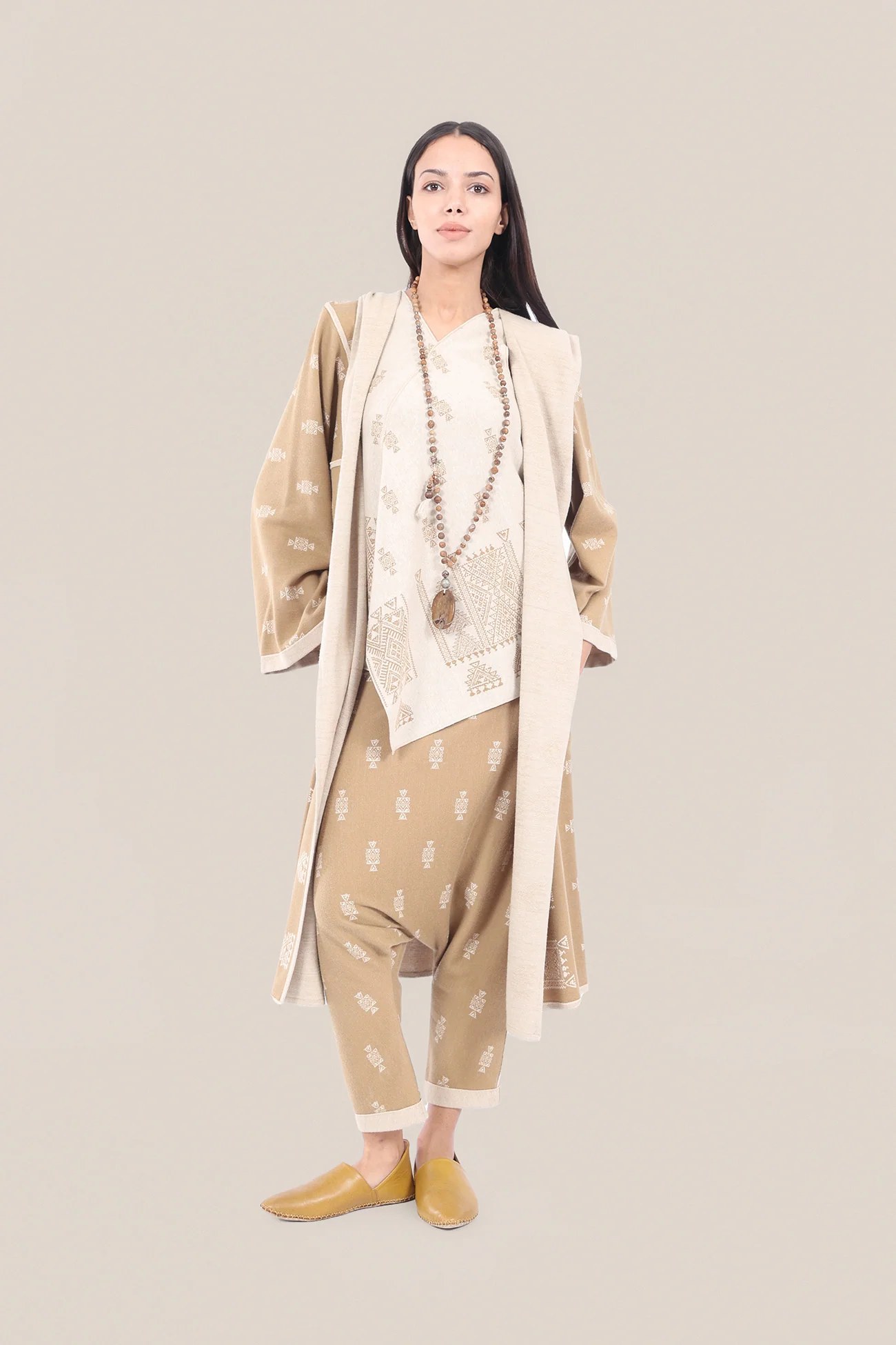 Patterned jacquard reversible asymmetric top