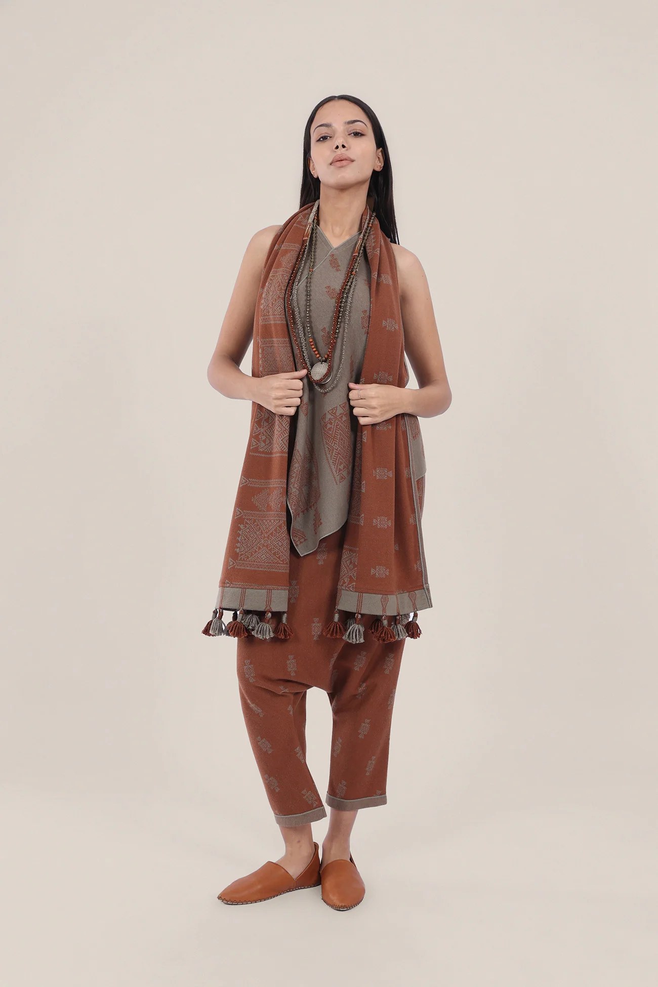 Patterned jacquard reversible asymmetric top