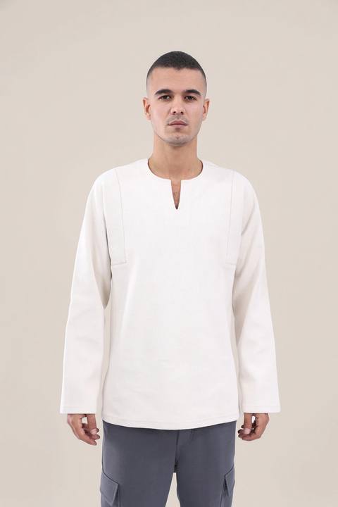 Round neckline sweater with slit