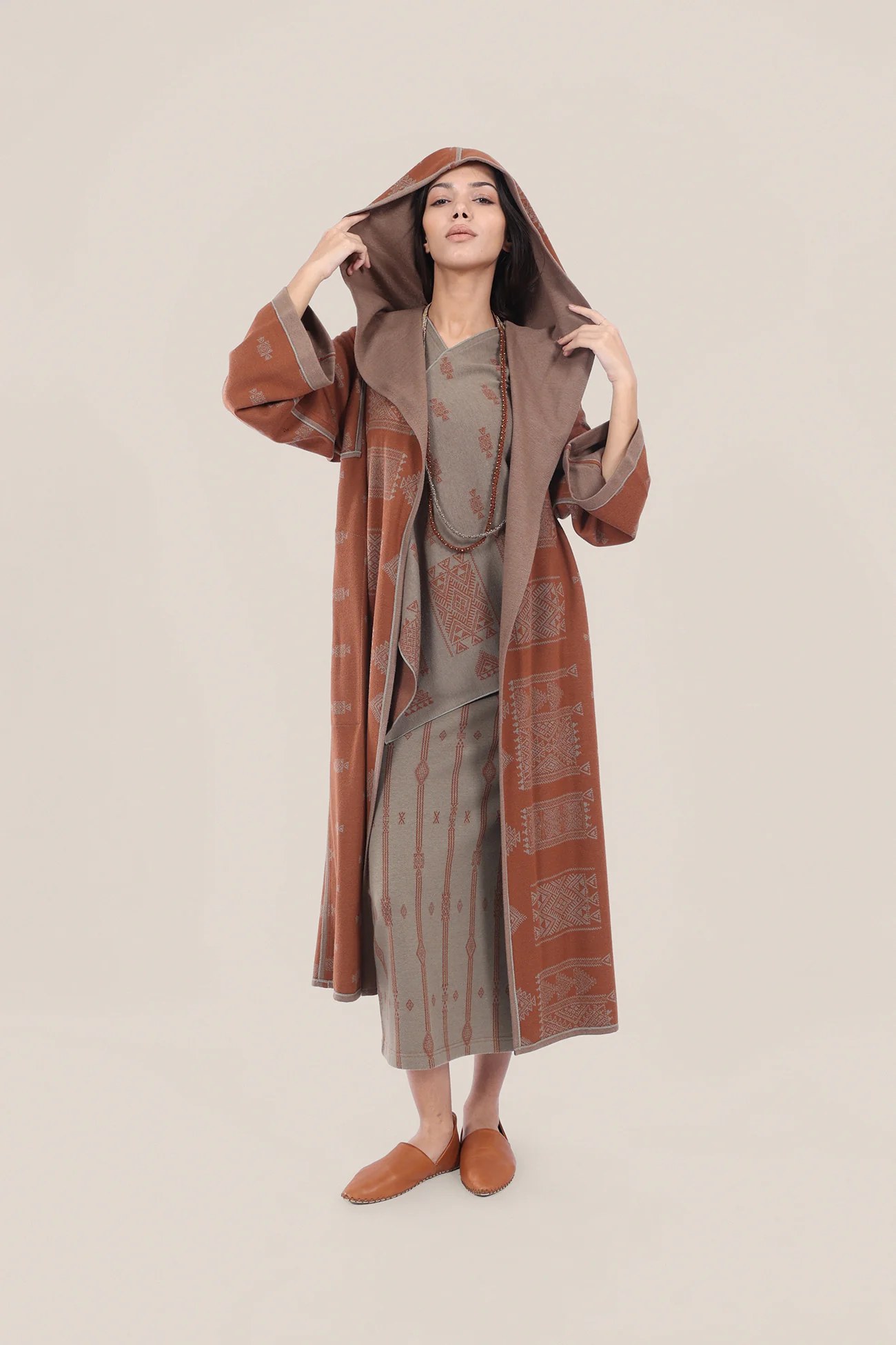 Slim fitting jacquard skirt