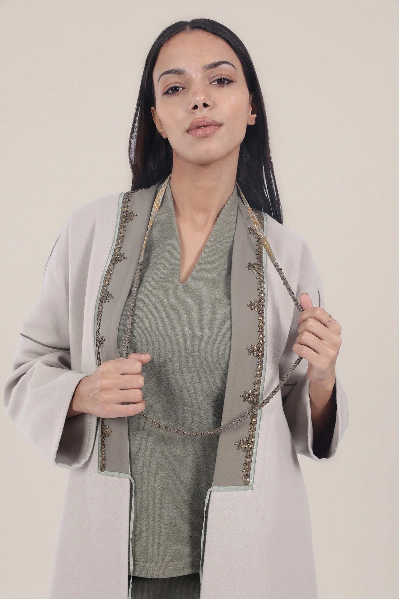 Long embroidered cotton-wool necklace