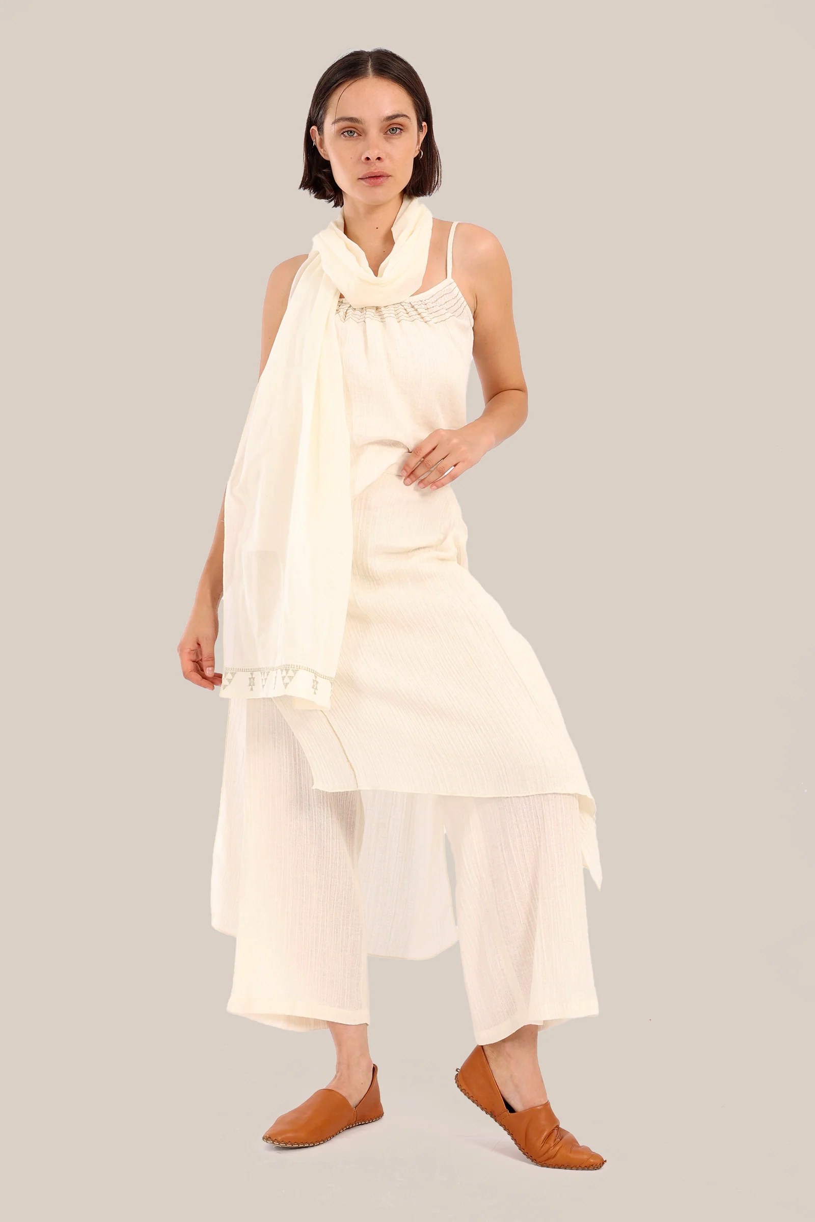 Sleeveless tank top with thin adjustable straps