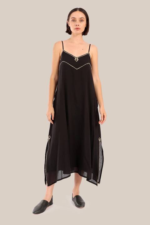 Embroidered long sleeveless dress with pockets