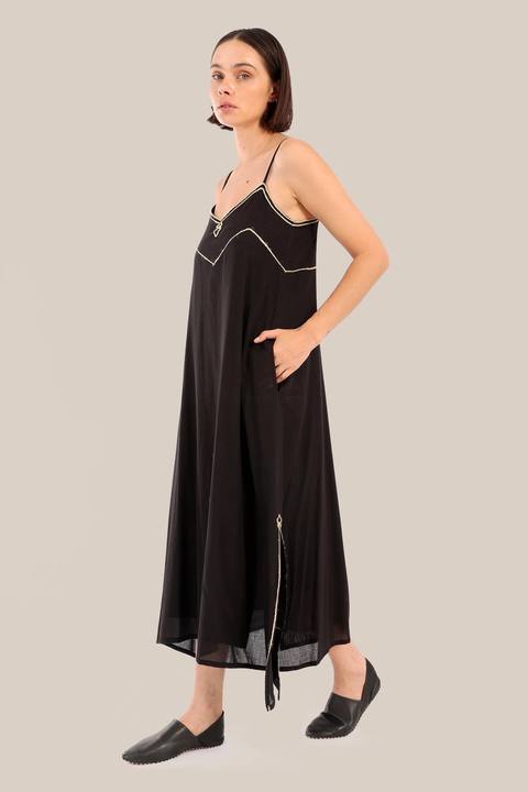 Embroidered long sleeveless dress with pockets