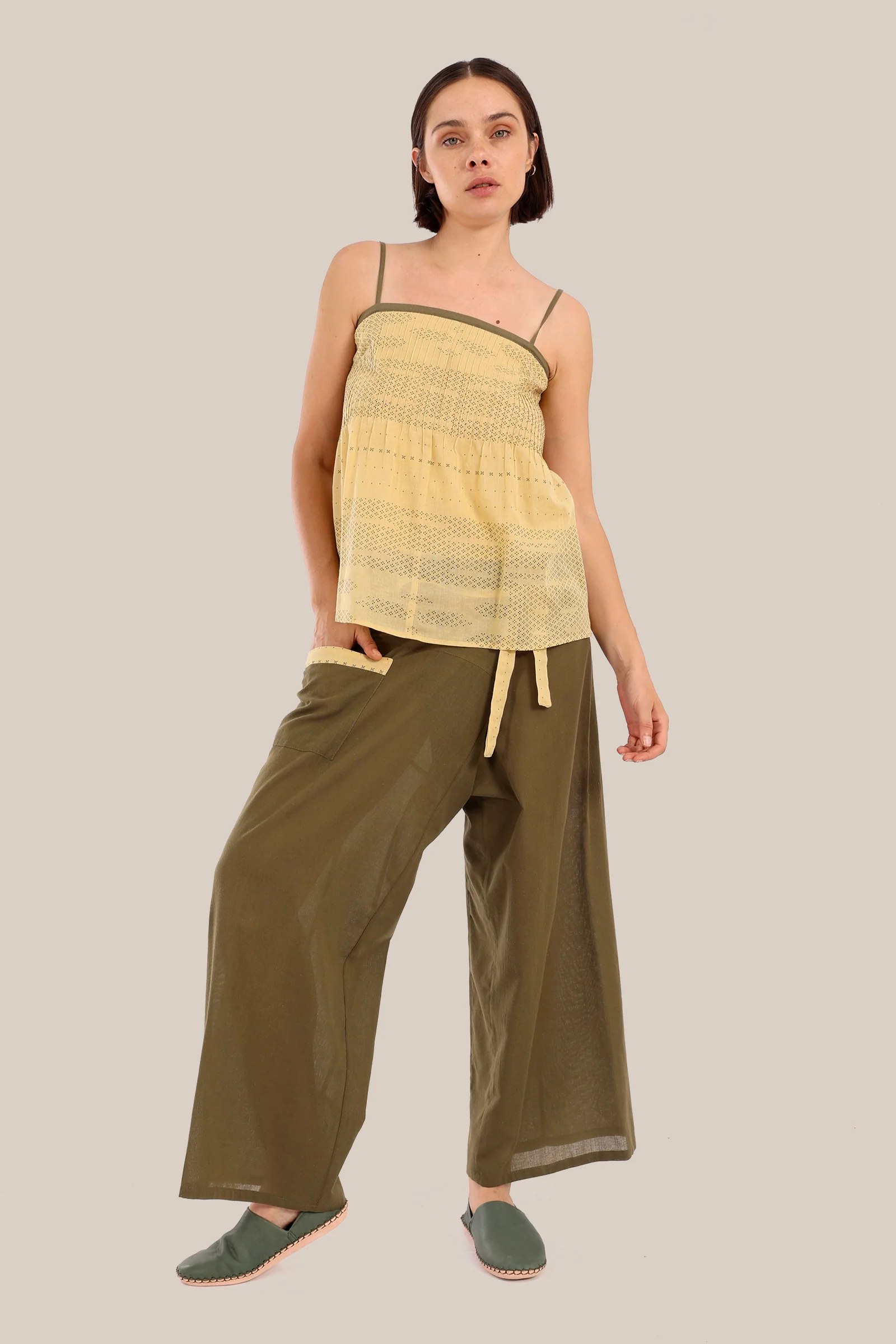 Top in cotton voile with thin adjustable straps
