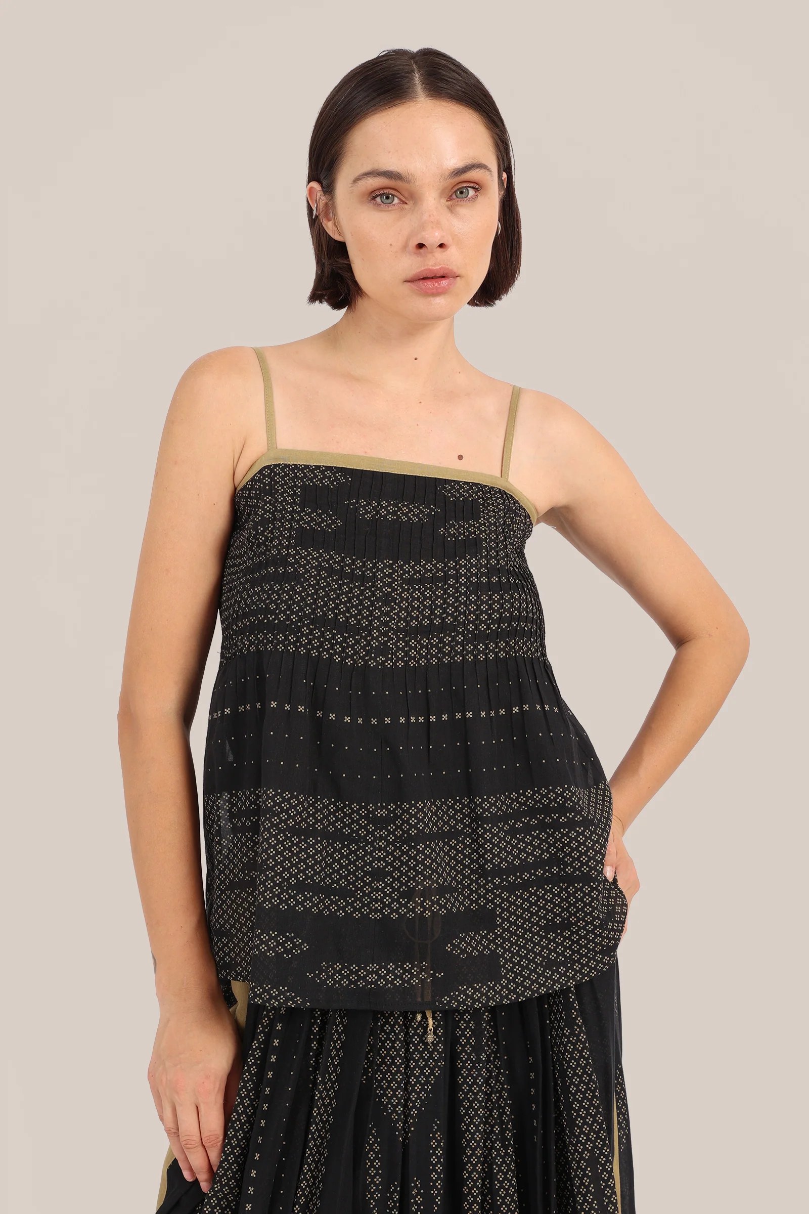 Top in cotton voile with thin adjustable straps