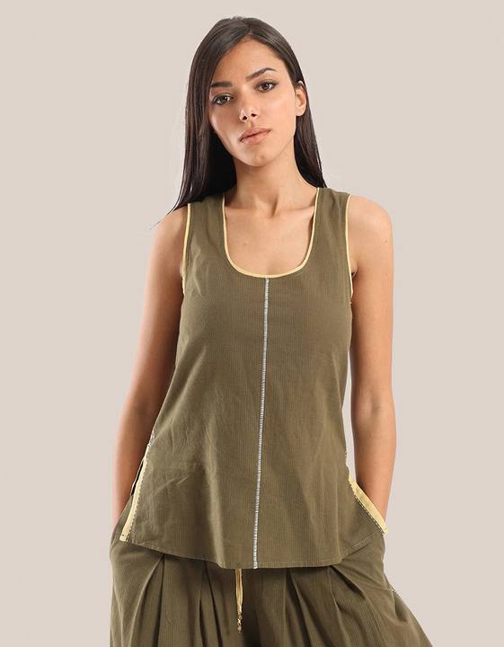 Sleeveless tank top with round front and back neckline