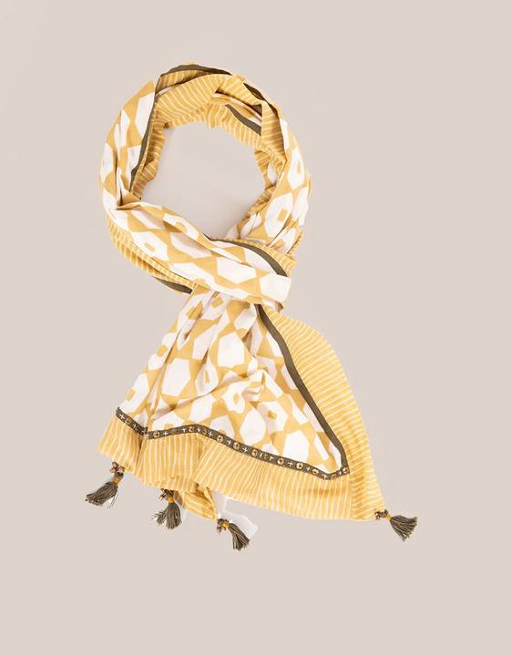 Shawl embroidered with metal sequins
