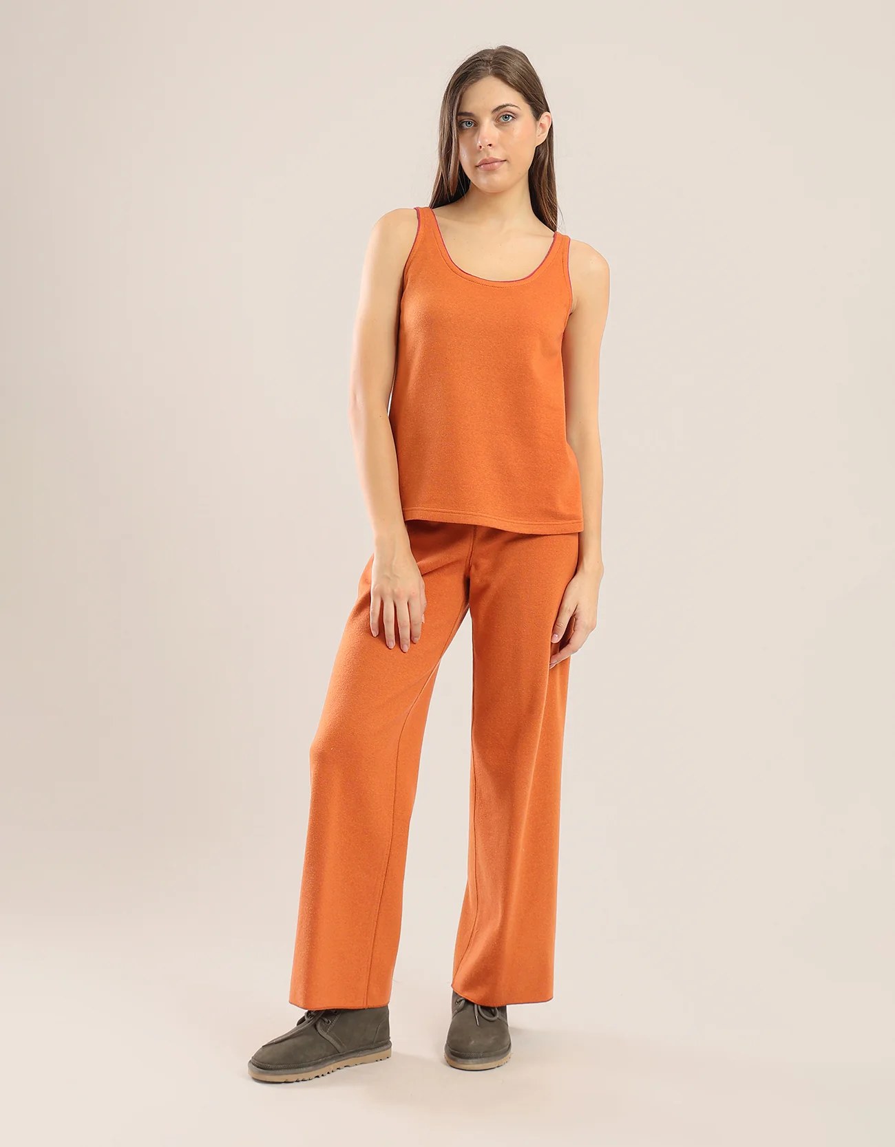 Reversible sleeveless tank top with round neck