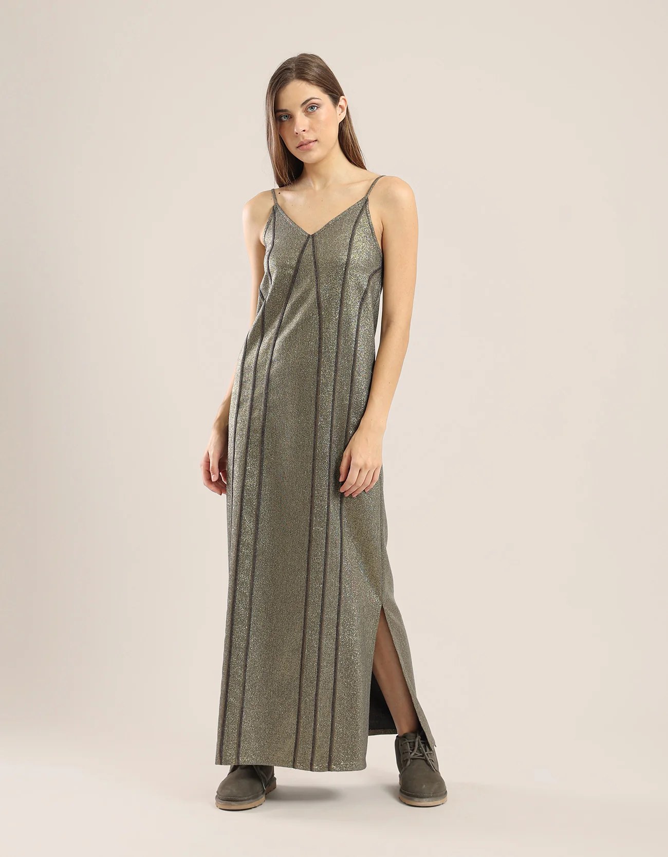 Sleeveless long dress with adjustable thin straps