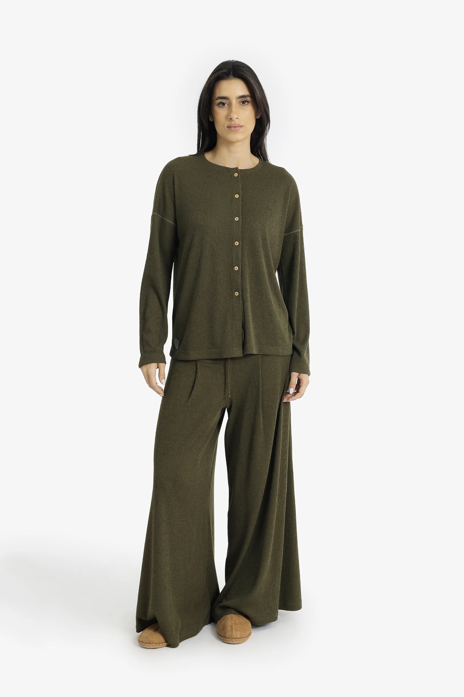 Ribbed button-front cardigan with round neckline