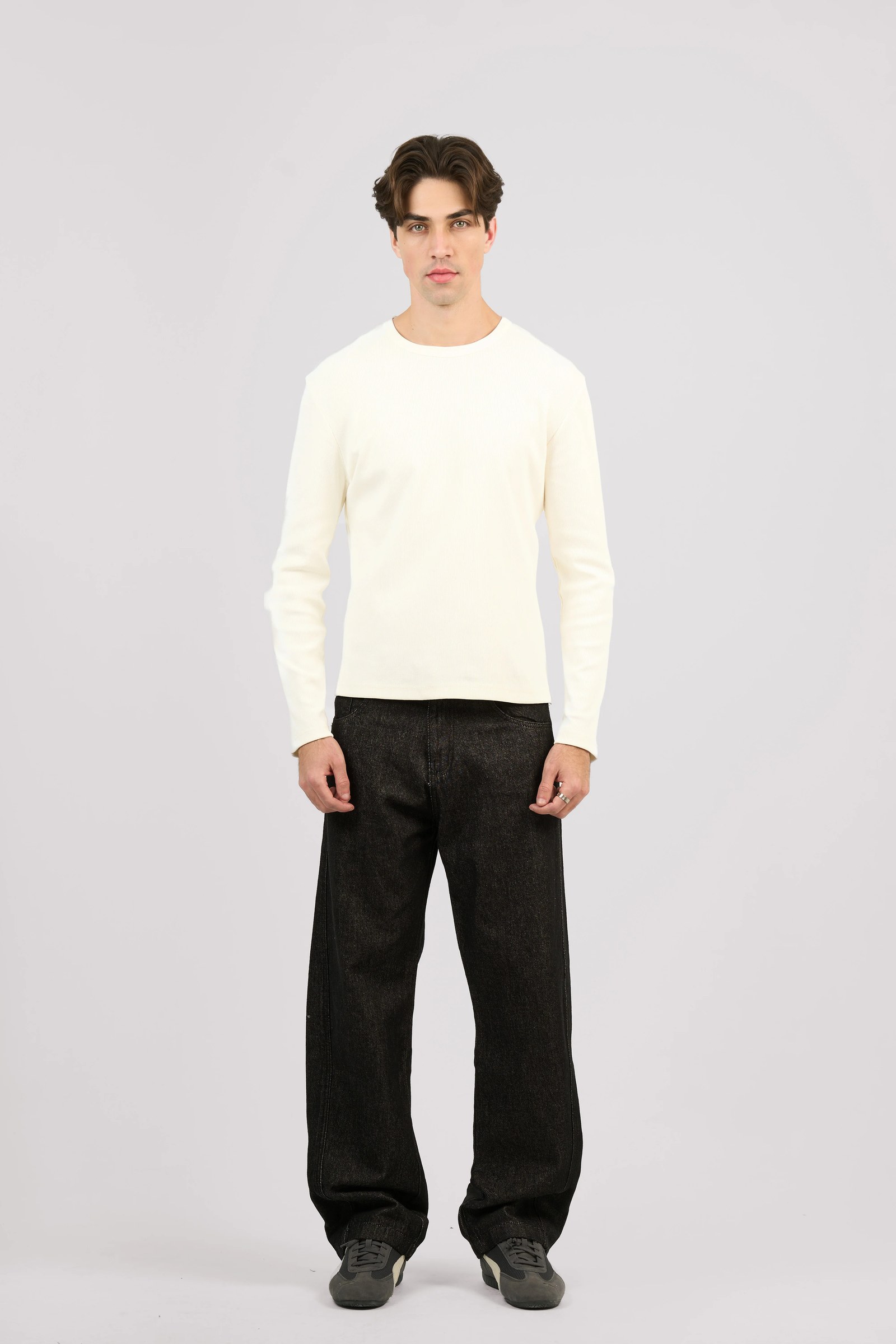 WHITE LONG SLEEVE RIBBED TSHIRT