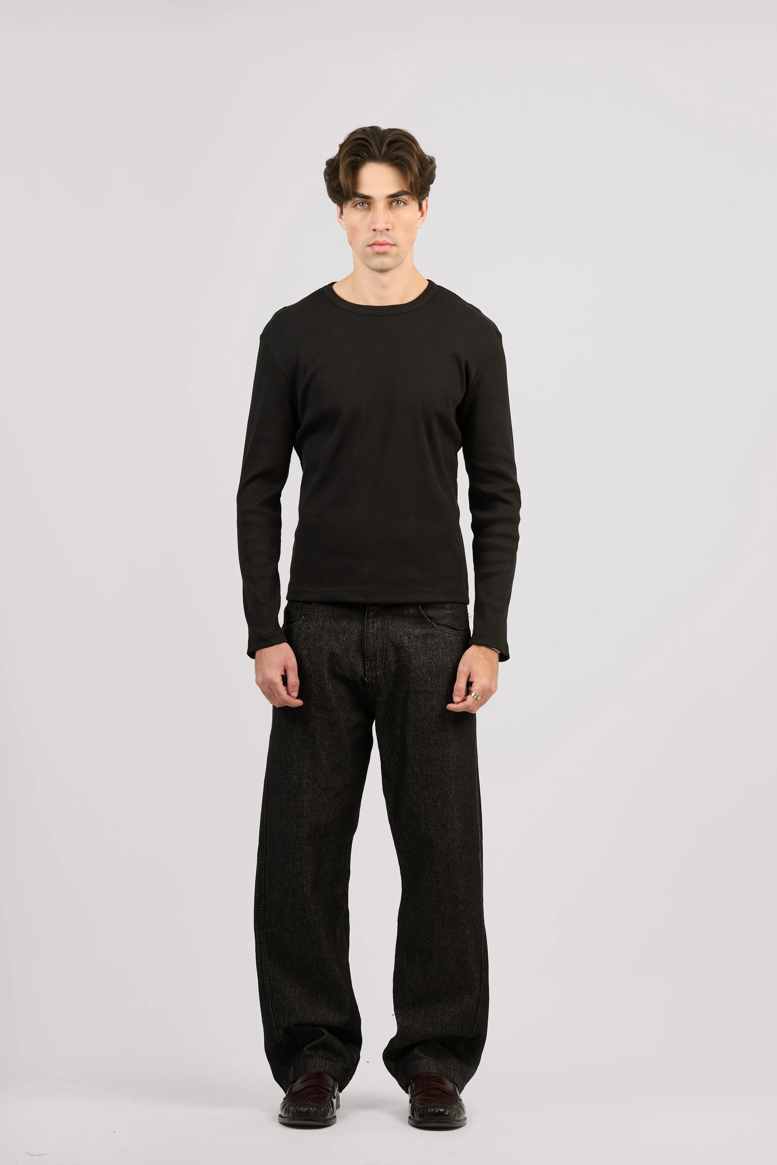 BLACK LONG SLEEVE RIBBED TSHIRT