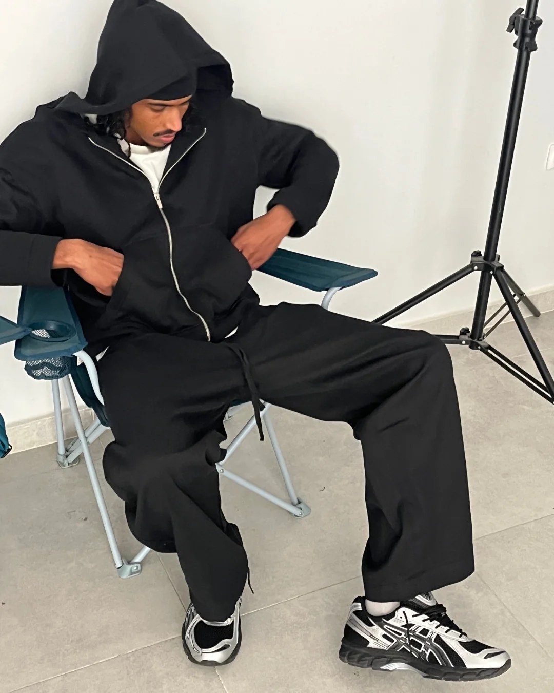 BLACK ESSENTIAL LOUNGE TROUSERS