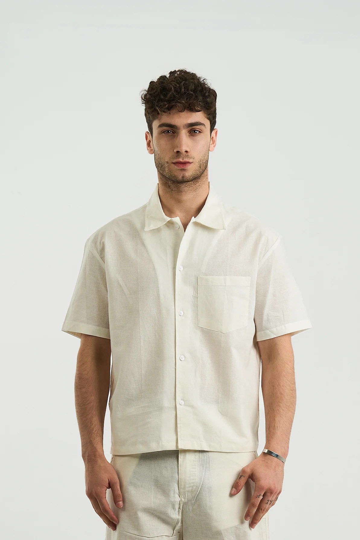 WHITE SHORT SLEEVE SHIRT