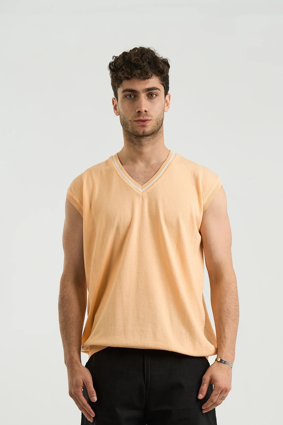 ORANGE KNITTED VEST