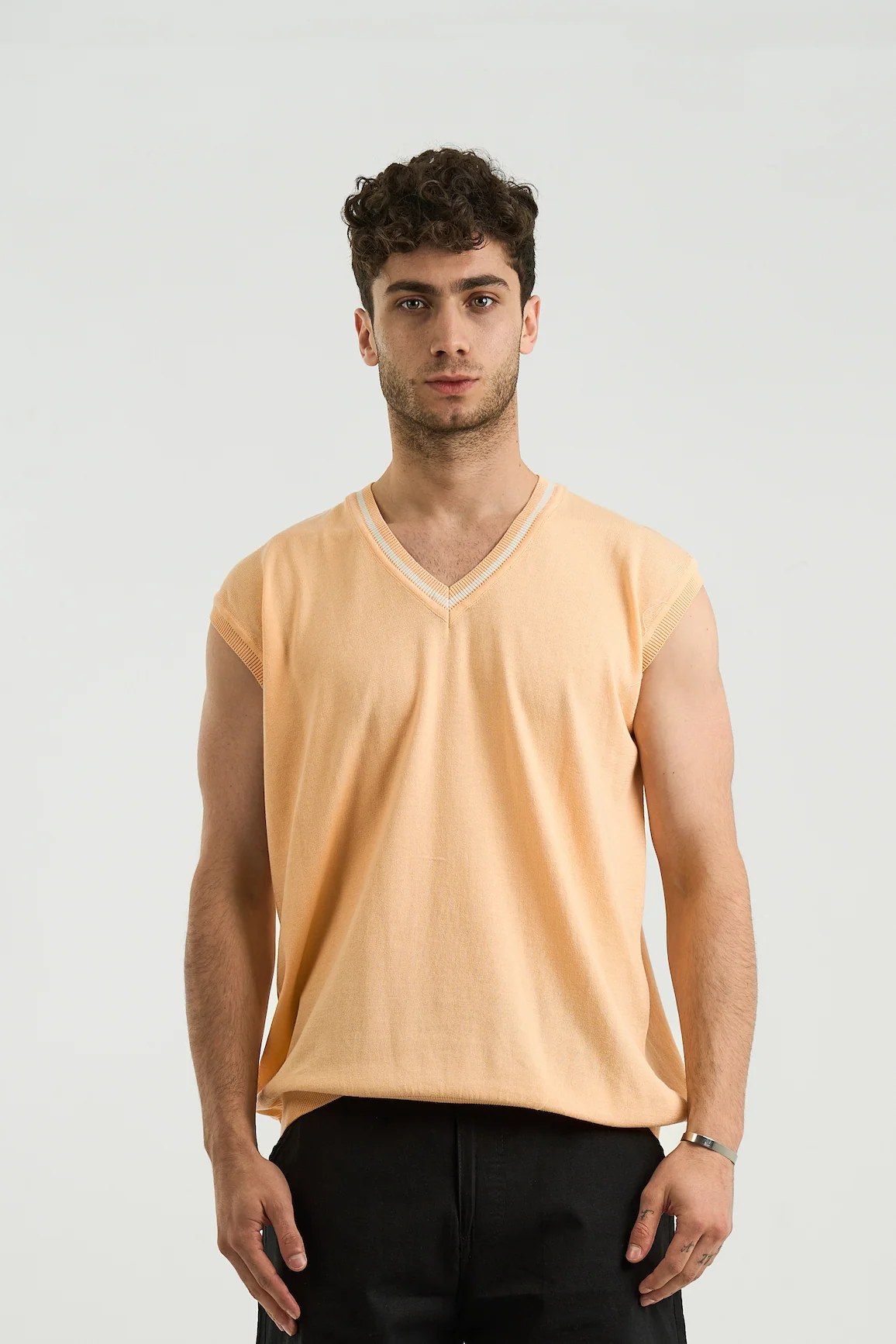 ORANGE KNITTED VEST