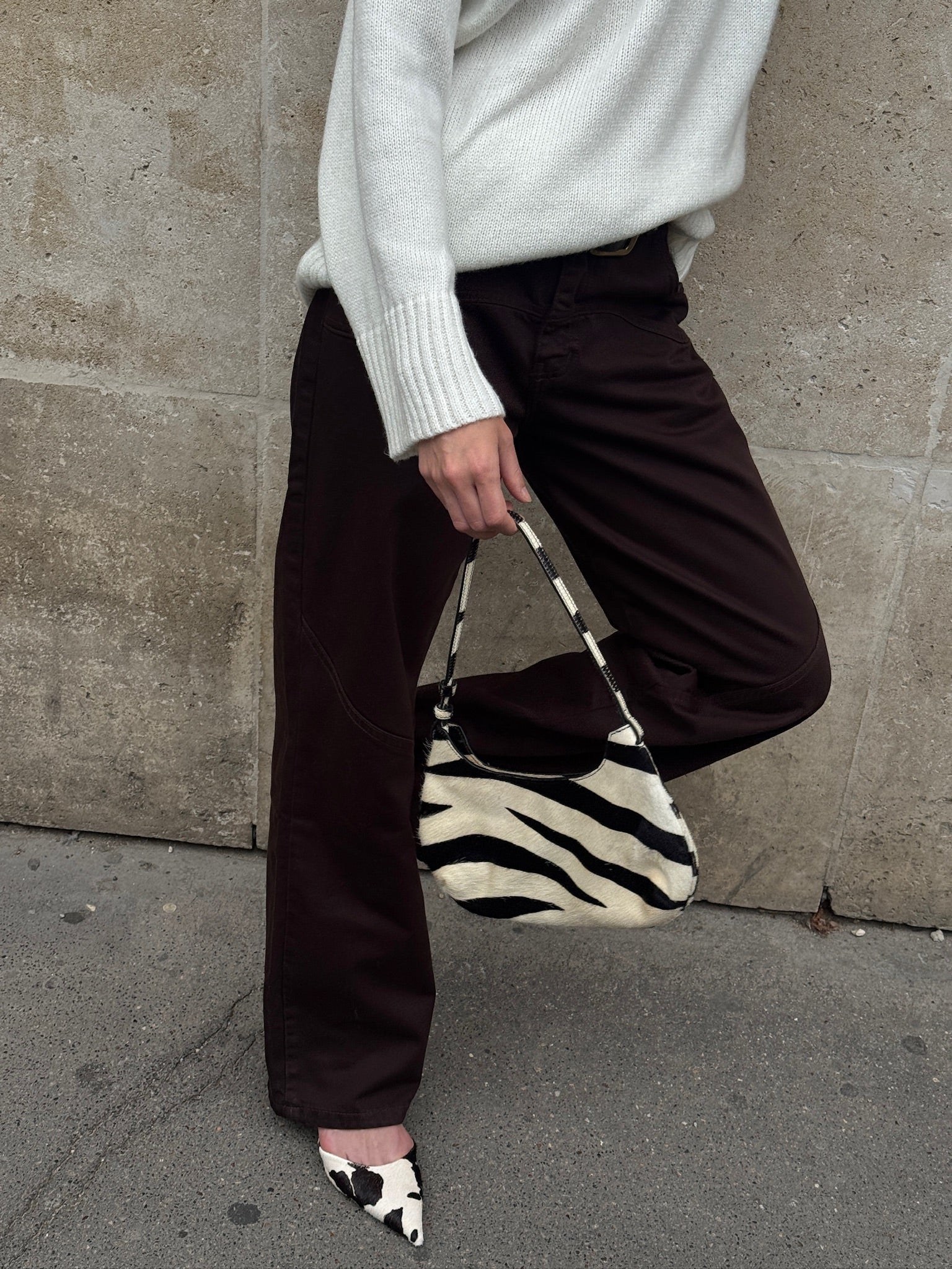 CURVED BROWN DENIM