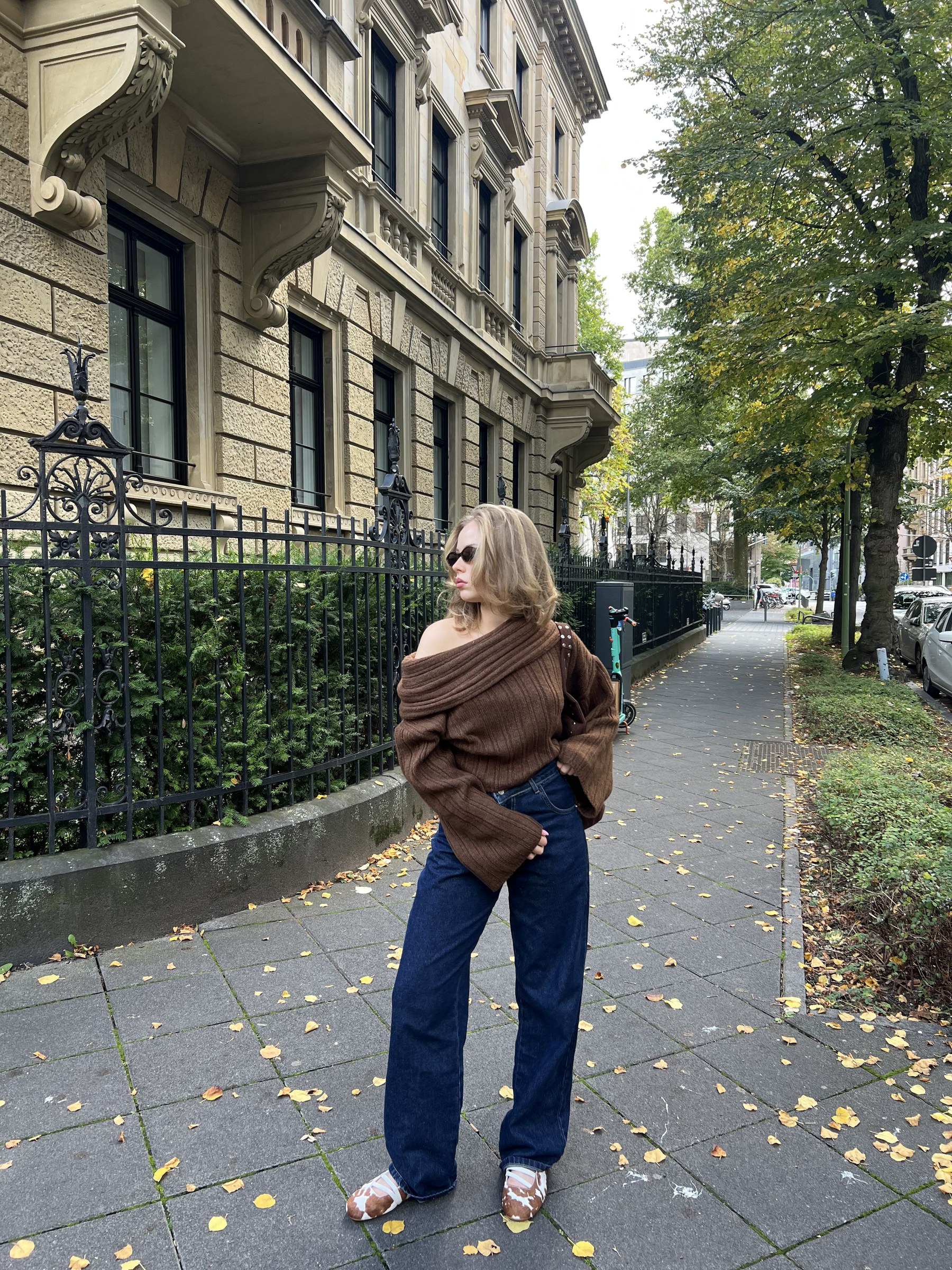 OFF SHOULDER PULLOVER