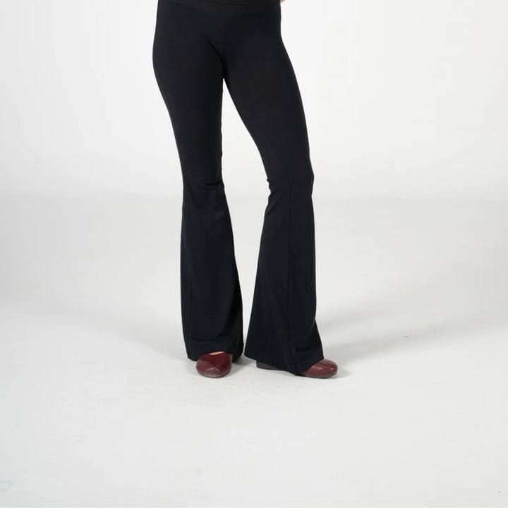 BLACK FLARED YOGA PANTS